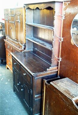 Welsh_Dresser_(Small).jpg