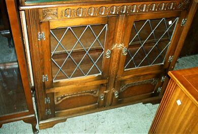 Bookcase_Leaded_Glass.jpg