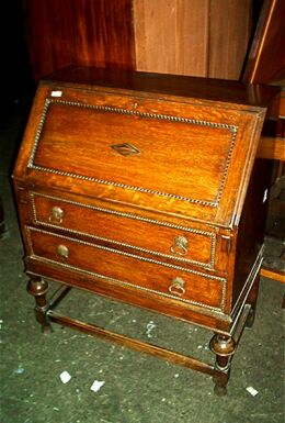 Bureau_(Oak).jpg