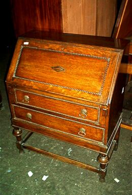 Bureau_(Oak).jpg