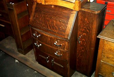 Bureau_(Side_Cupboards).jpg