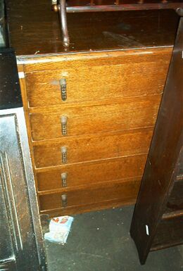 Chest_of_Drawers_(5_Drawer).jpg