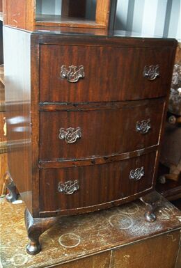 Chest_of_Drawers_(Petite).jpg