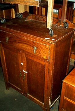 Cupboard_(Oak).jpg