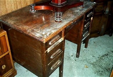 Desk_(Oak).jpg