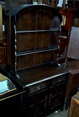 Dresser_4.jpg