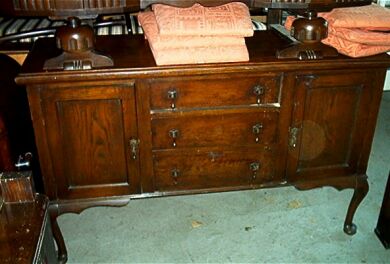 Sideboard_(Queen-Ann_Leg).jpg