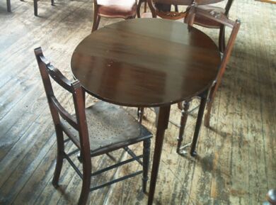 Table_(Oval).jpg