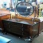 Dressing_Table_(Round_Mirror)_2.jpg